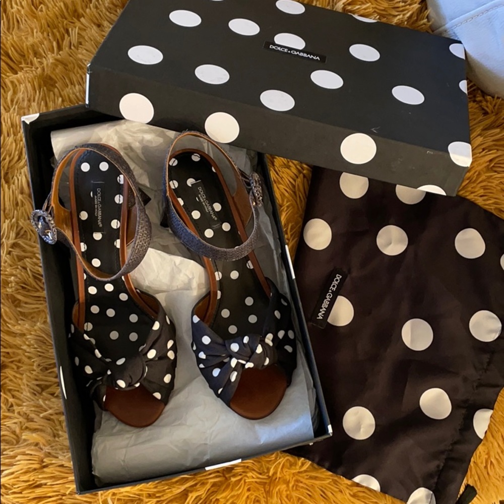 Pretty black and white polka dots D&G sandals